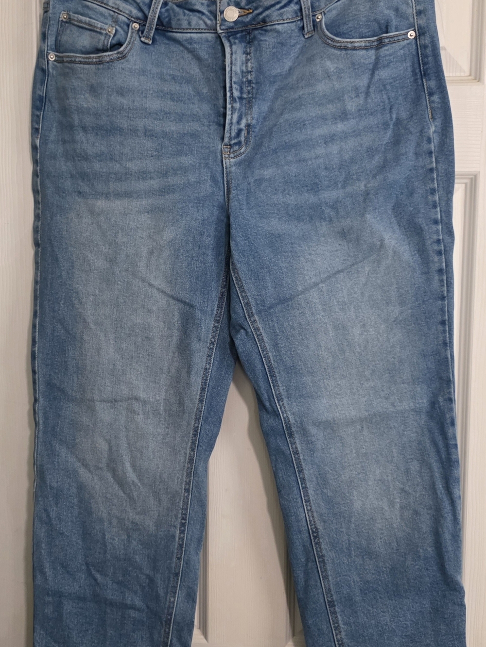 Time and Tru Women's Straight Leg Jeans - Light Blue Wash